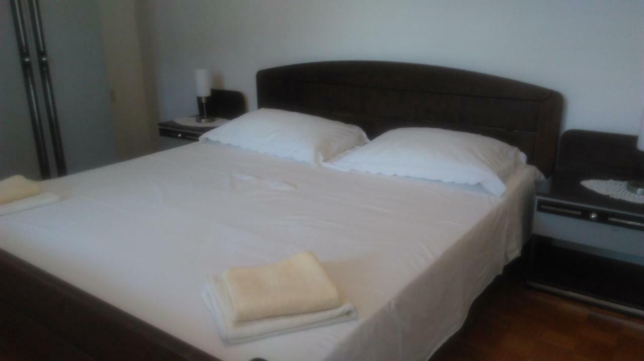 Mravak Apartments Трогир Экстерьер фото